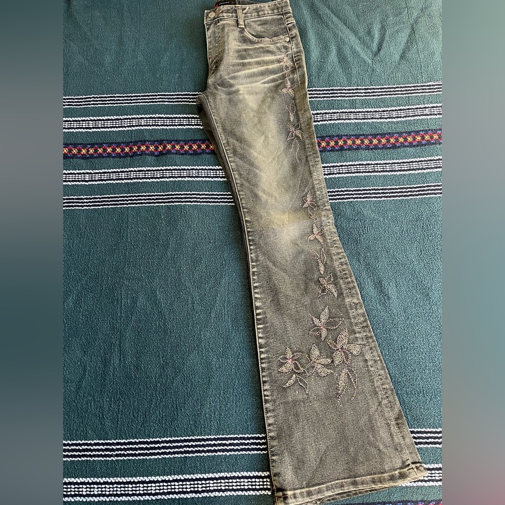 Vintage Embroidered Floral Low Rise Flare Jeans - Picture 4 of 9